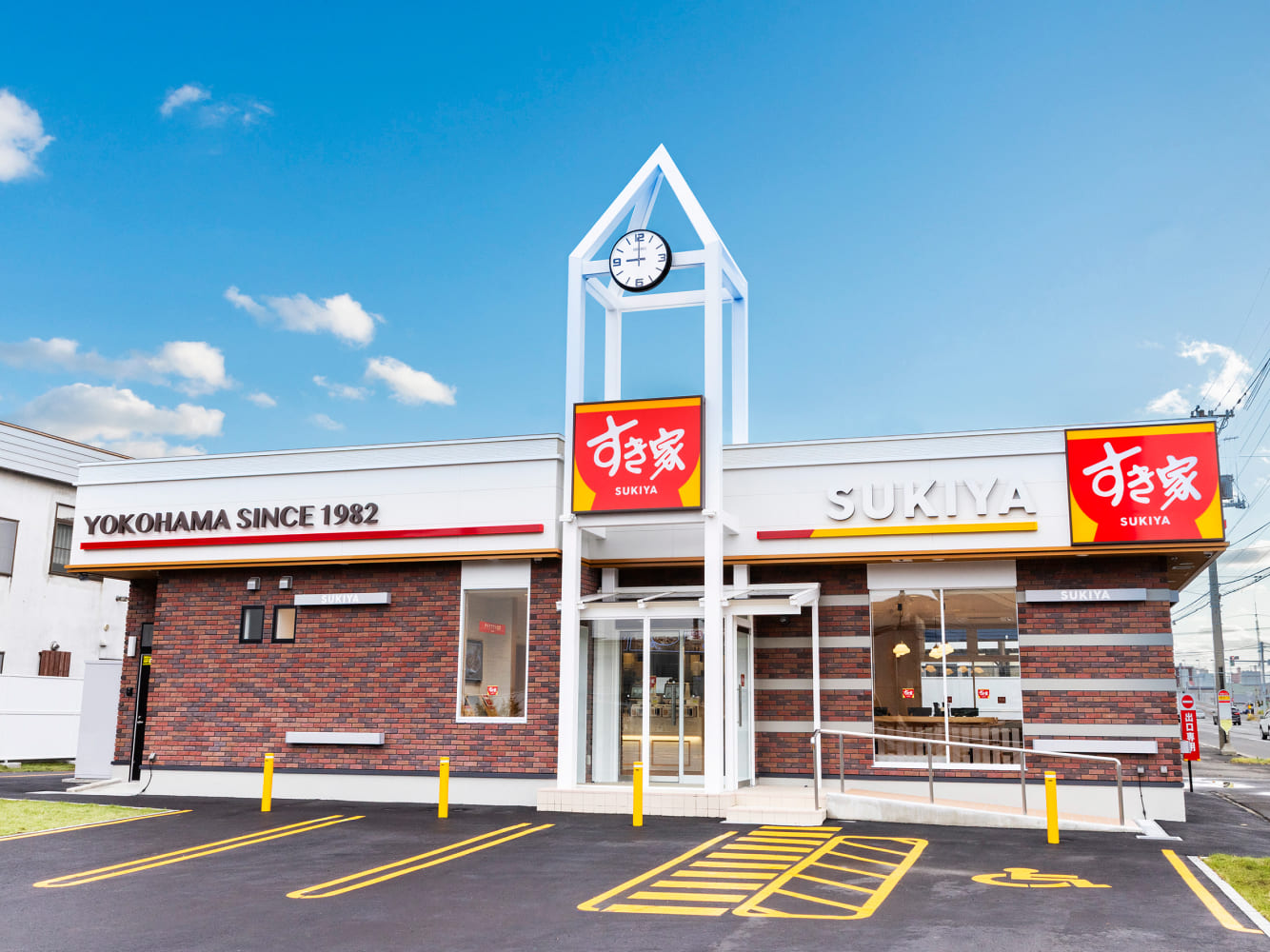 白を基調にしたデザインと洗練されたロゴにより、外観からも清潔感と安心感を印象づけます。